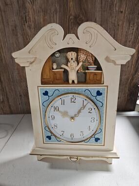 The Danbury Mint Pillsbury Doughboy Collector Clock